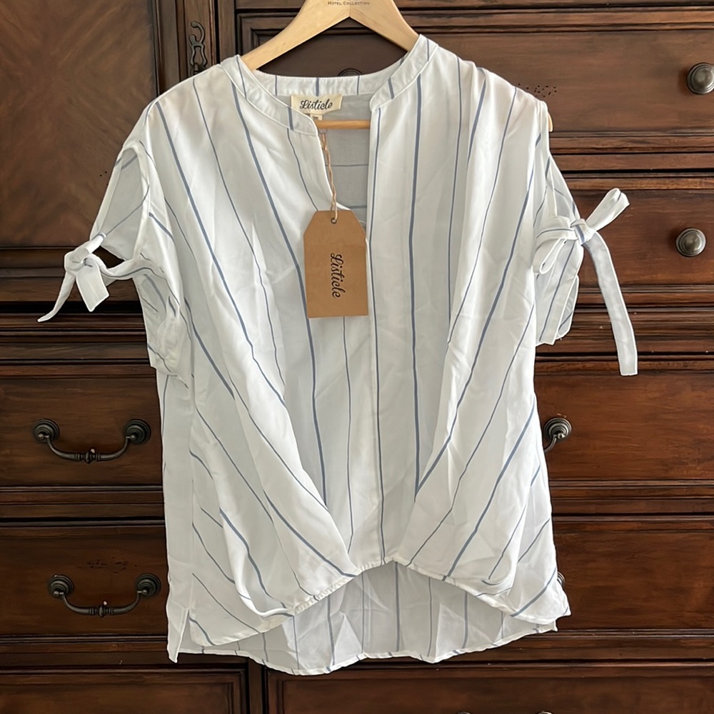 Listicle boutique top NEW with tags Blue/white striped Sz M